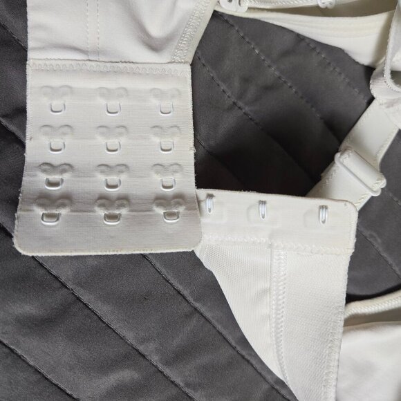 Lululemon Ta Ta Tamer II - 30-32 B/C White - Picture 8 of 8